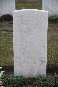 Les Baraques Military Cemetery Sangatte - Wei Ming Yu, 